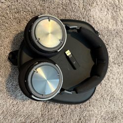 Corsair Virtuoso MAX Wireless Gaming Headset