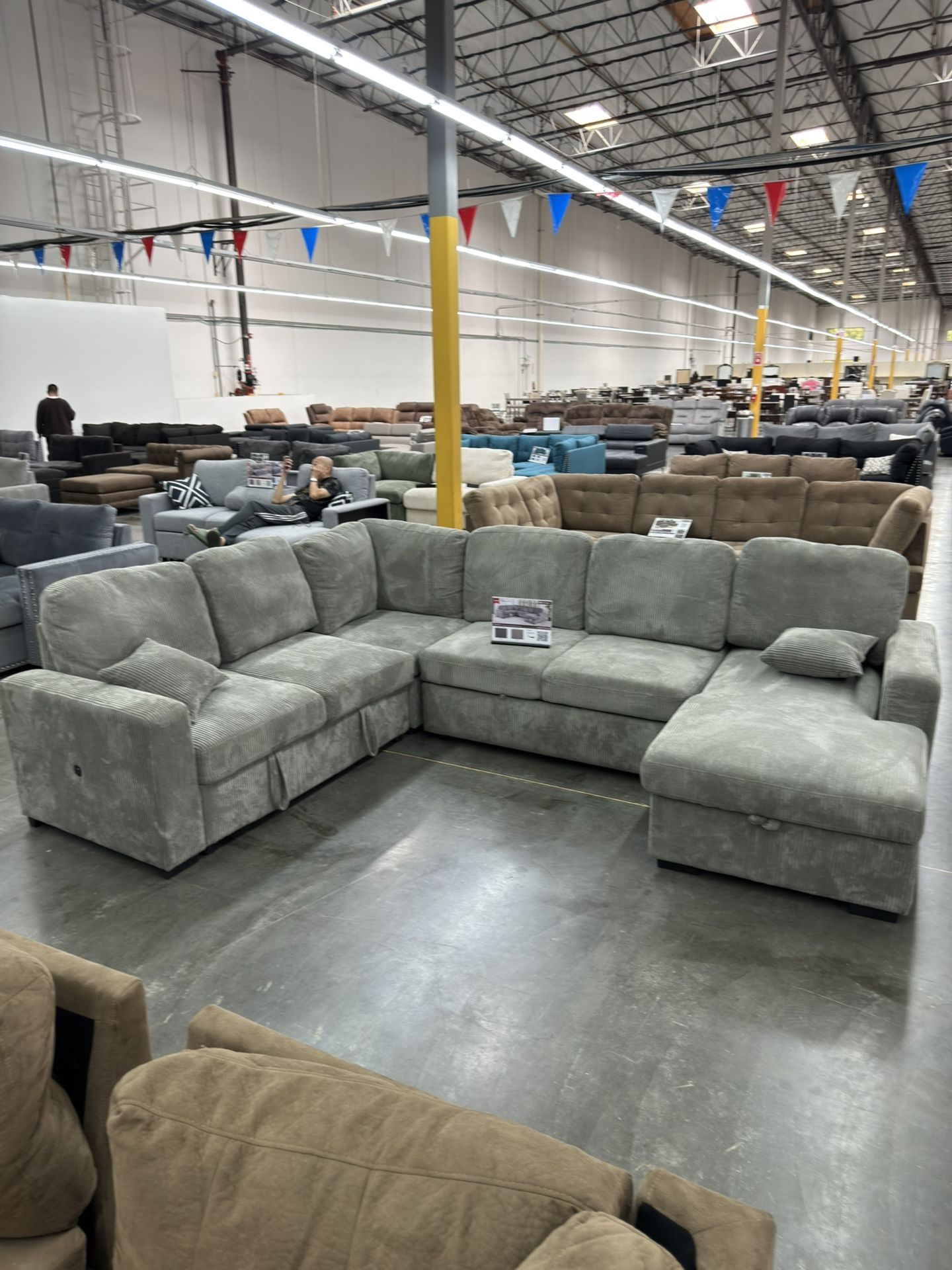BRAND NEW GREY SECTIONAL SOFA SLEEPER COUCH WITH STORAGE CHAISE AND PULL OUT SOFA BED (NEW IN BOXES)