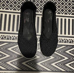 Women’s size 8  bobs black memory foam flats