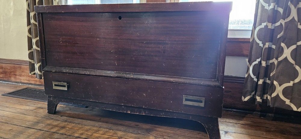 Antique Cedar Chest, Lane of Altavista, Va