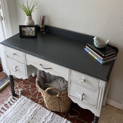 Upscaled Wood Desk / 5 Drawers And Chair