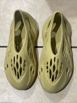 adidas yeezy foam runner sulfur  size 6