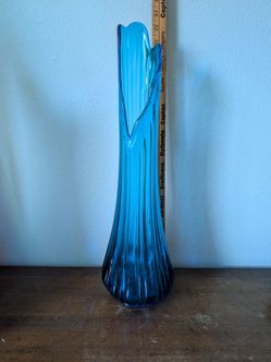 Stunning 22" Peacock Blue L.E Smith Swung Vase