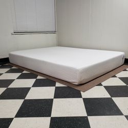 Queen size mattress - can DELIVER almost anywhere for $20 extra - gently used and in LIKE NEW condition 😍