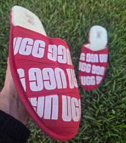 UGGS slippers