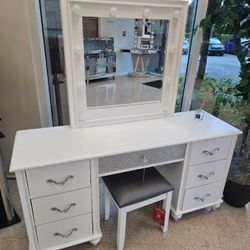 WHITE VANITY 🤍🤍  SET  🤍🤍