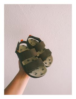 Boys sandals size: 10