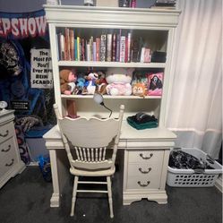 Haverty’s Furniture, Desk/Chair/Nightstand