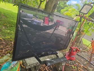 60" LG TV works $45