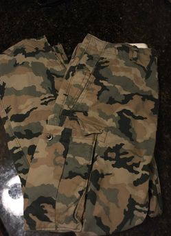 Levi's cargo pants camo 33-30 in new condition