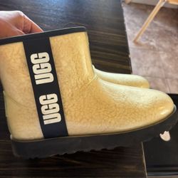 Women’s Uggs Size 8 