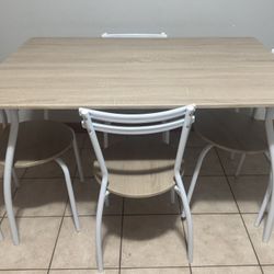 Table With 4 Chairs 