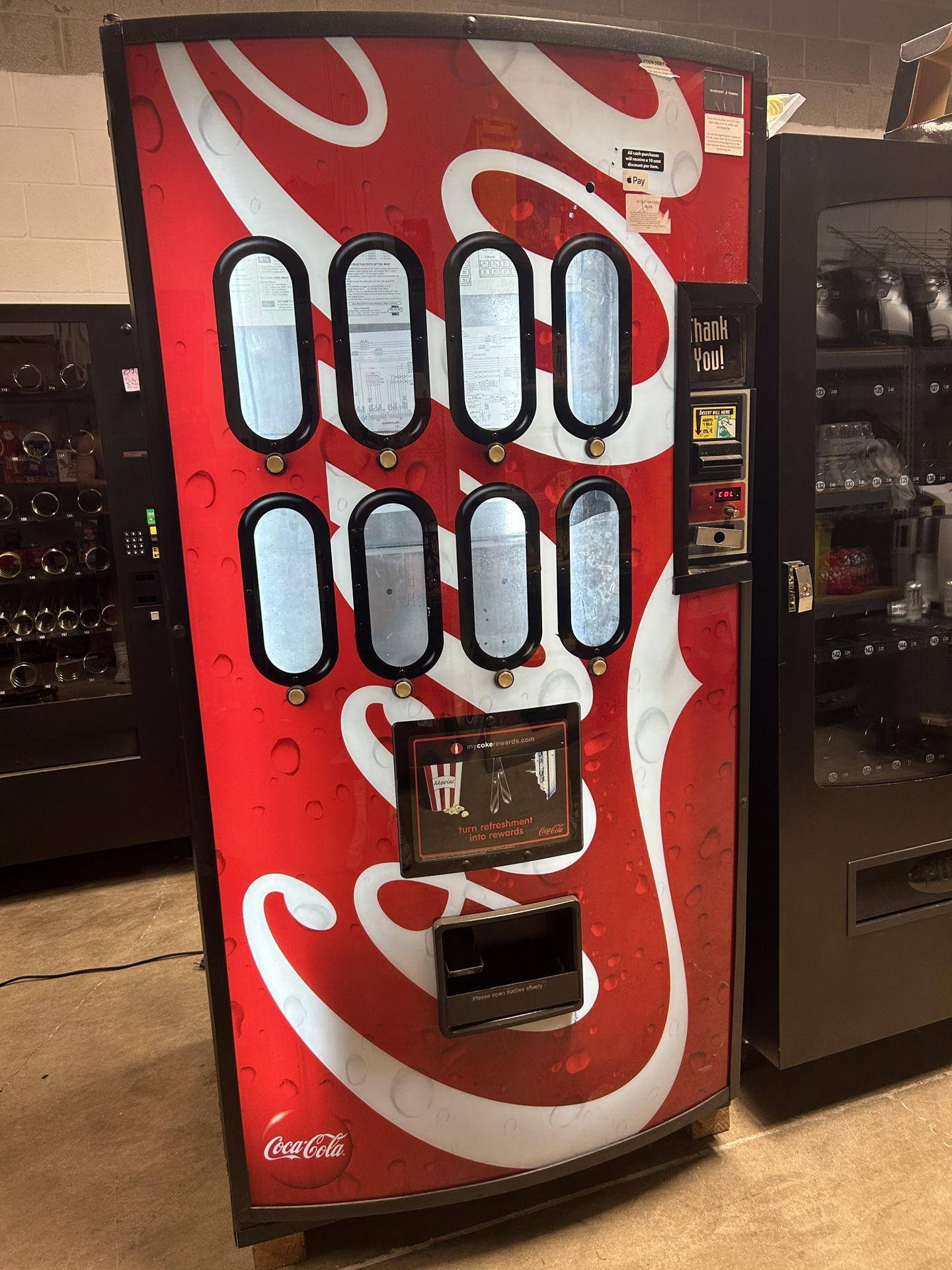 ROYAL 660 DRINK VENDING MACHINE