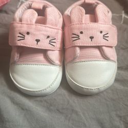 Baby crib shoes 