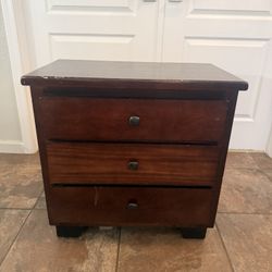 Solid Wood 3-Drawer Nightstand / Small Dresser