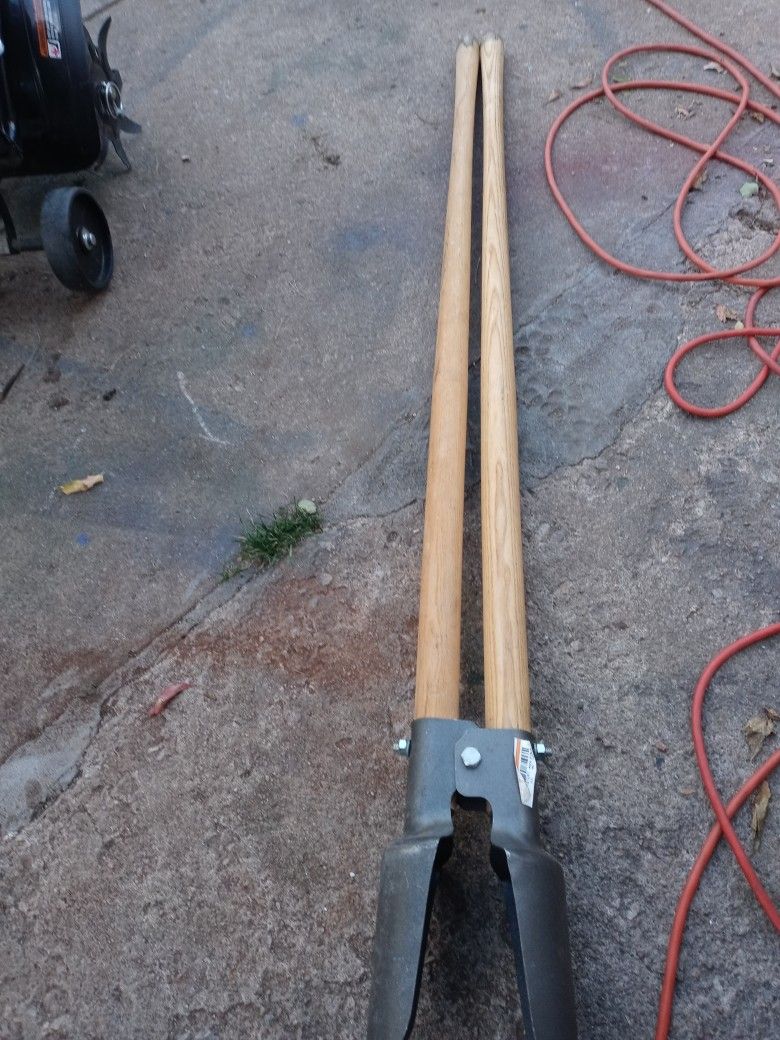 LIKE NEW. HUSKY POST HOLE DIGGER for Sale in Colorado Springs, CO OfferUp