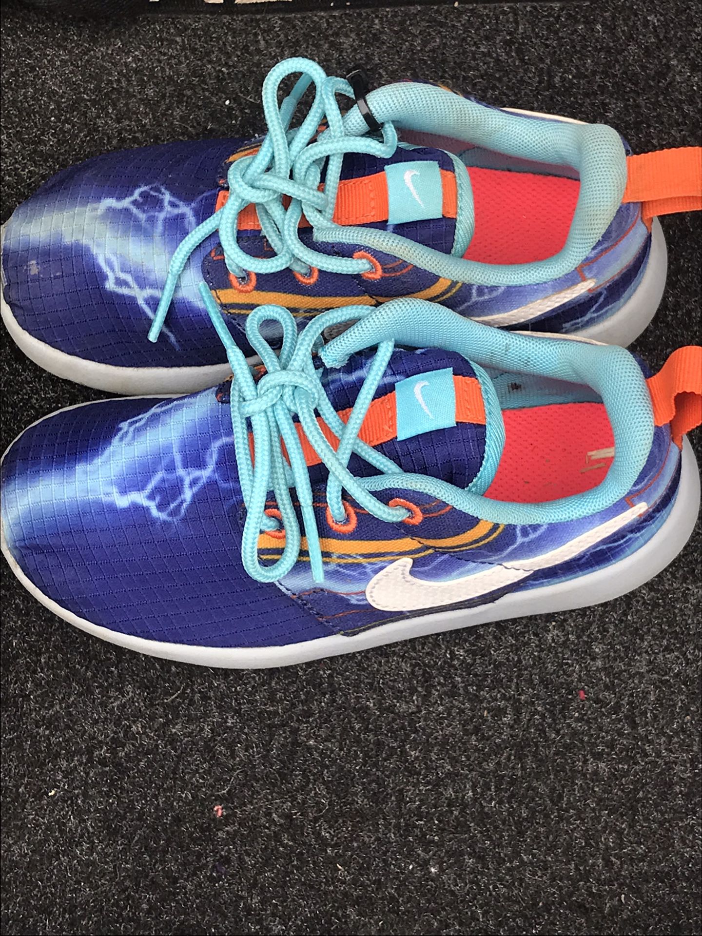 stopverf Ontrouw Mier Nike: Roshe Run Lightning (Size 10.5c) for Sale in Baldwin Hills, CA -  OfferUp
