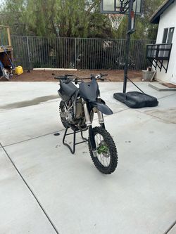 Kx85 2 stroke dirt bike