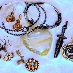 JEWELRY  NEW & VINTAGE SLIDE SEAGULL, RAVEN, SLOTH, CELTIC DAGGER, PEACOCK, LEATHER JEWELRY BOX 