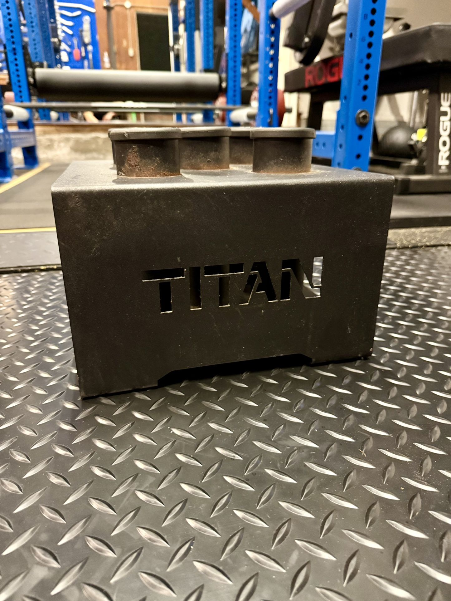 TITAN FITNESS 5 BARBELL STORAGE HOLDER