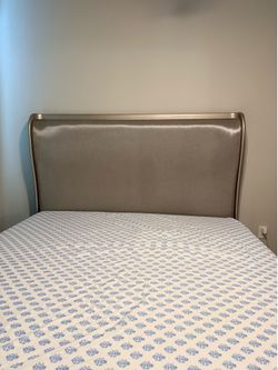 Paris king bed