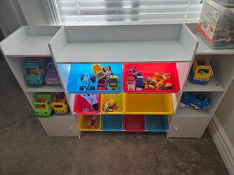 Shelf with toys