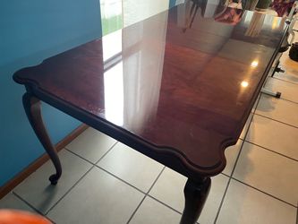 Queen Anne Style Mahogany Dining Table