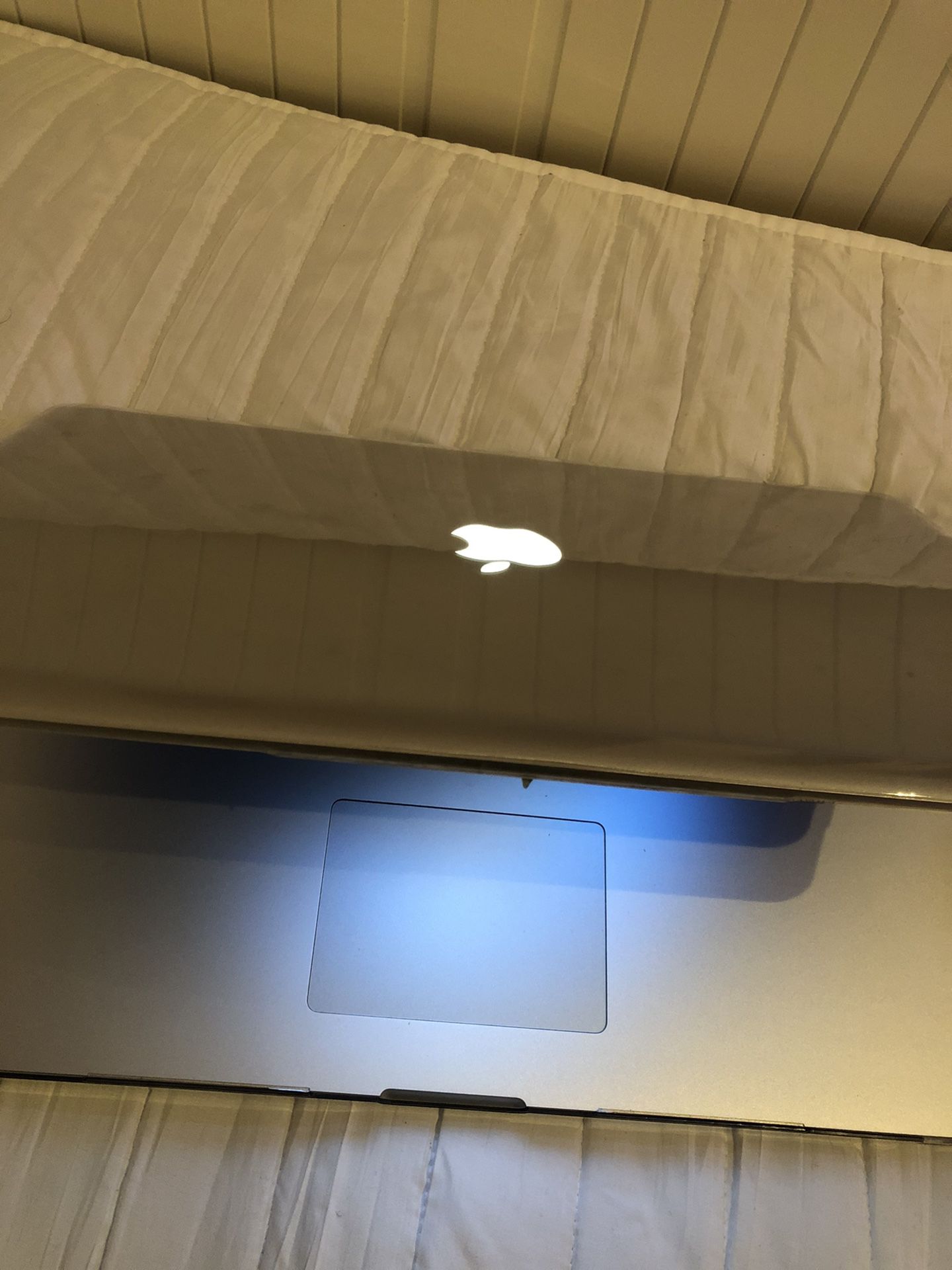 MacBook 17inch i7 16gb 1gb amd