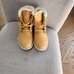 Timberland Waterproof Size 5 Y