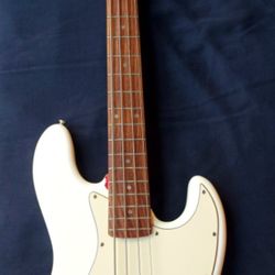 Fernandes Bass