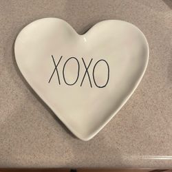Rae Dunn XOXO Heart shaped Plate