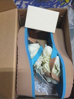 UGG US6 Turquoise and Tan Platform Thong Sandals