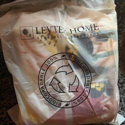 Levtex floral Quilt With 2 Shams 