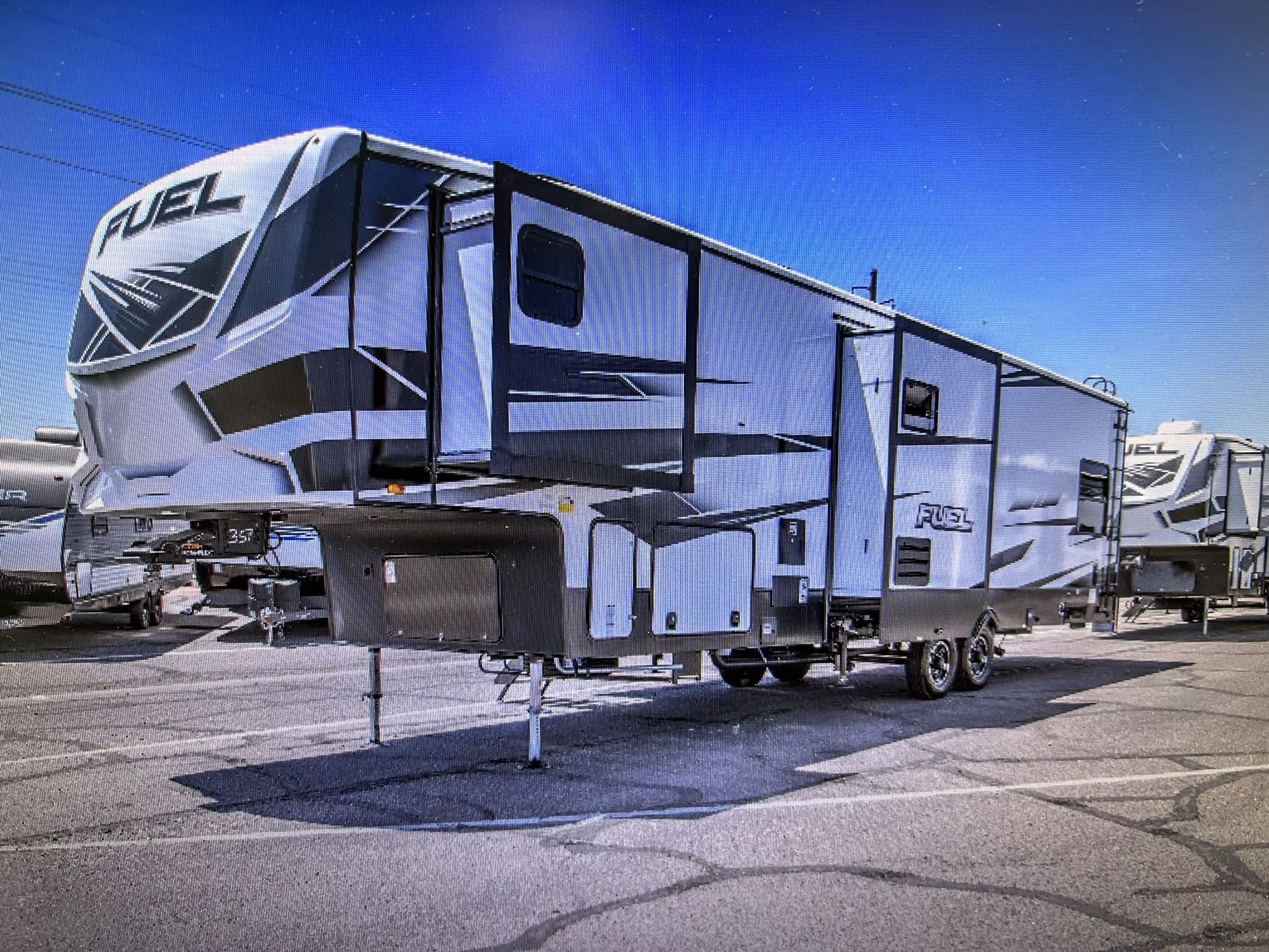 2022 HEARTLAND FUEL 357 Toy Hauler 5/Wheel