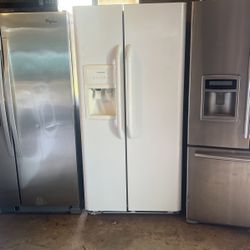 Frigidaire Fridge Water Icemaker On The Door White