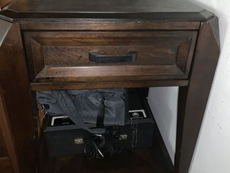 2 Nightstands