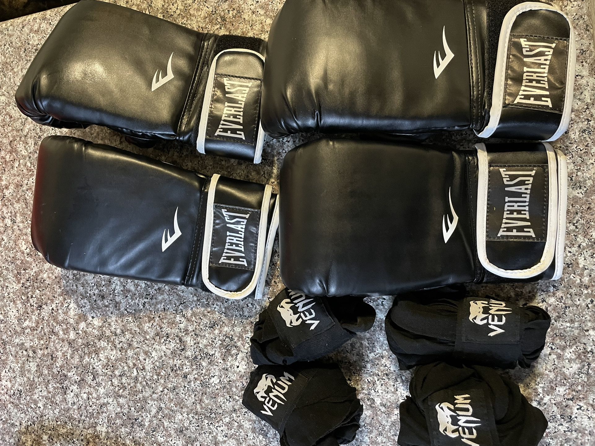 Everlast Training Slip On Boxing Gloves With Wraps