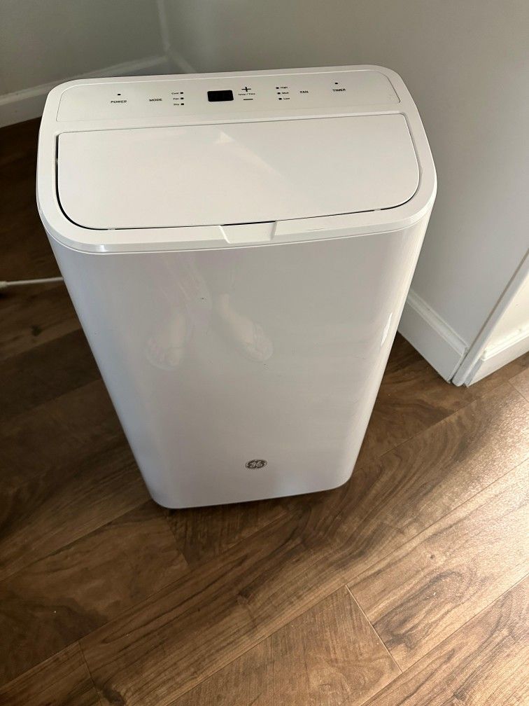 GE Portable AC JUST LIKE NEW.