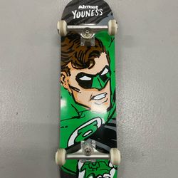 Vintage NOS Green Lantern Almost complete skateboard RARE DC comics