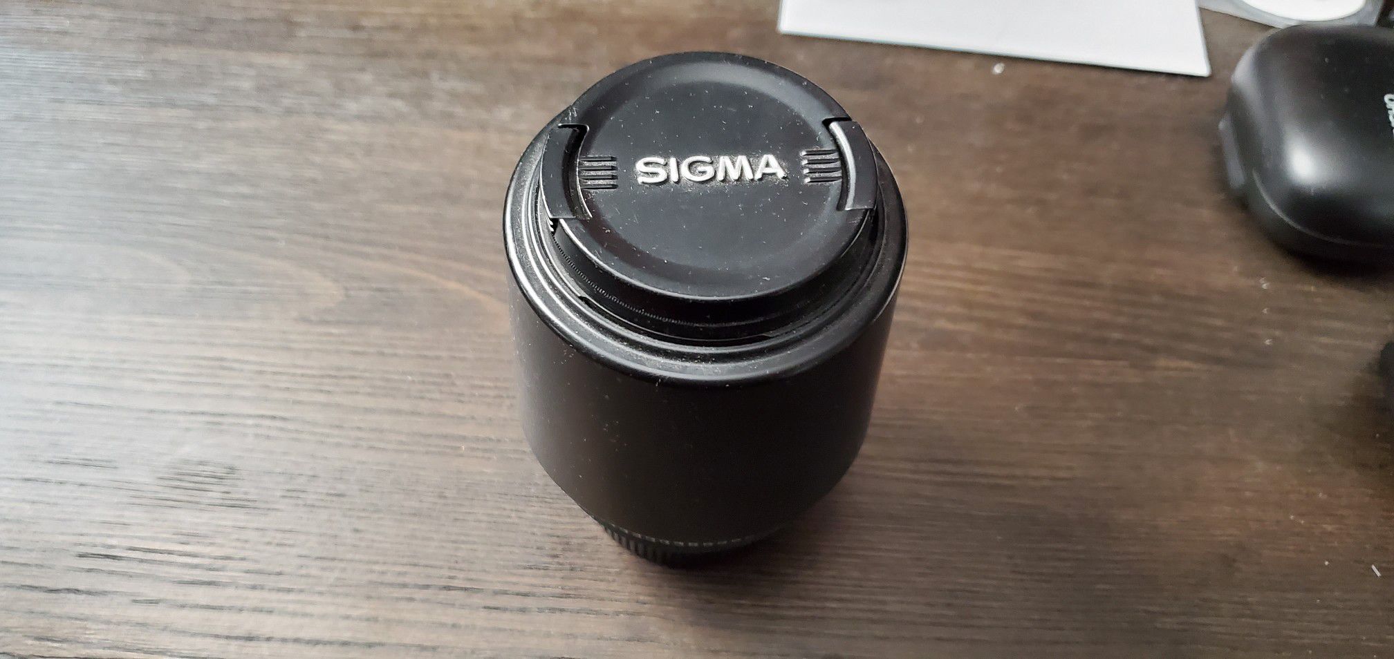 Sigma 55-200mm f /4-5.6 dc Nikon Lense