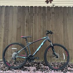 GT Laguna Pro Women’s 27.5” Mountain Bike – Medium Frame - Aluminium Bicycle Disc Brakes