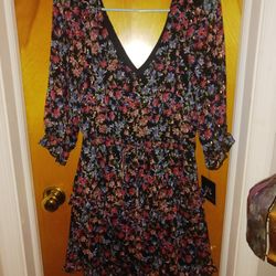 Beautiful NWT Ladies Size Medium Dress