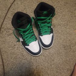 Air Jordan 1 Retro OG High Lucky Green Size 9
