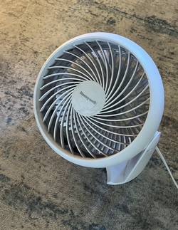 Table top fan