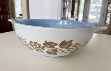 PYREX 444 “Golden Grapes”4 Quart Cinderella Mixing Bowl Crafted From Solid Delphite Blue Glass