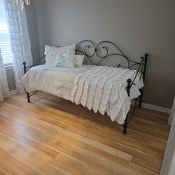 MUST GO Complete Twin Bedroom Set With Curtains