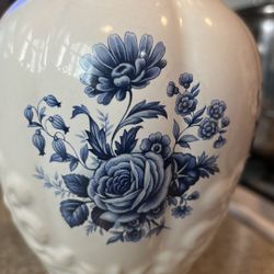 MaryLeigh Pottery Antique flower vase, blue and white floral 