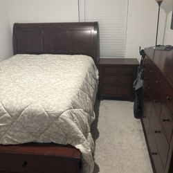 Dark Walnut Wooden Queen Bedroom set
