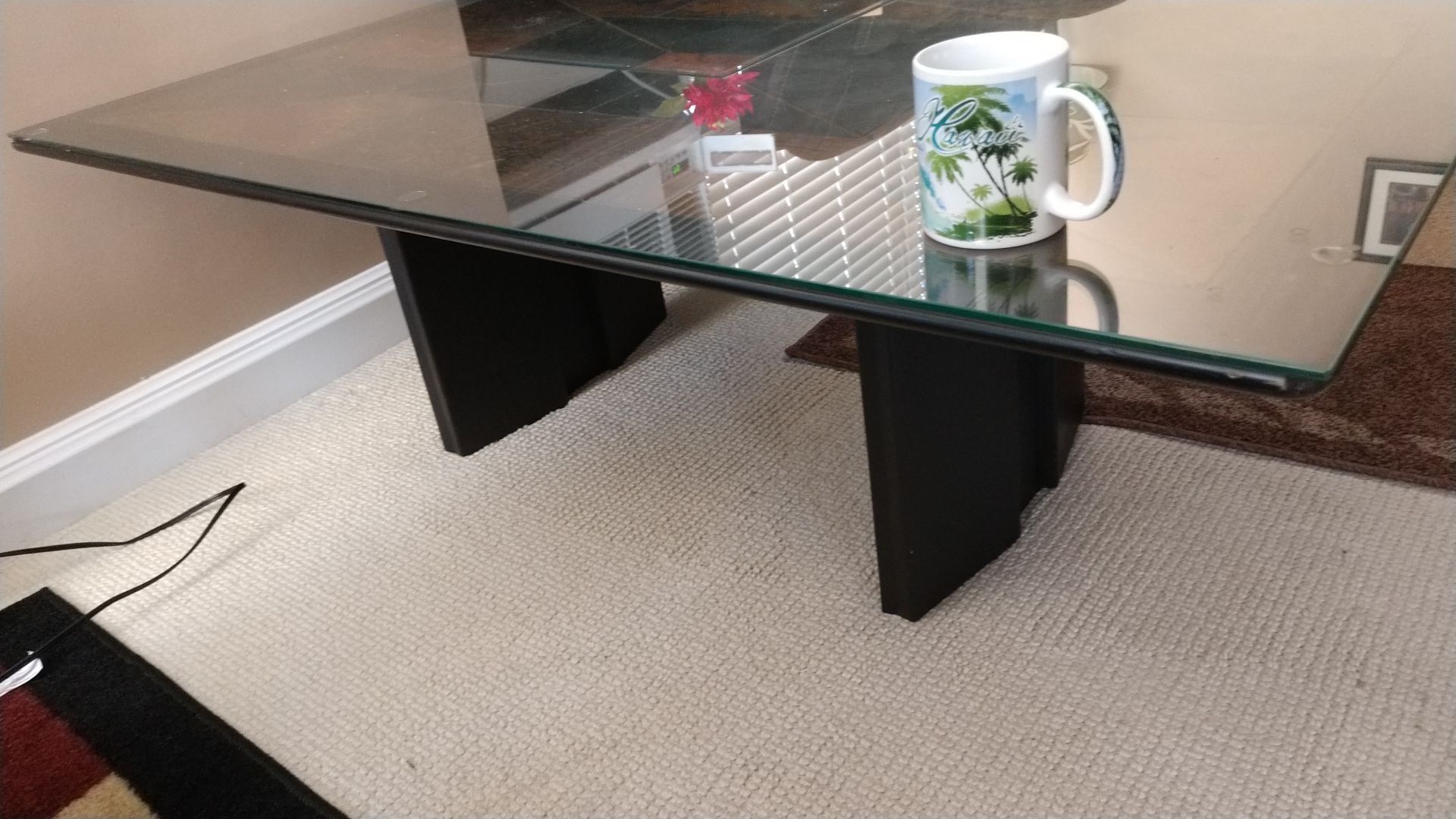 Furniture Elegant coffee table With Glass Top