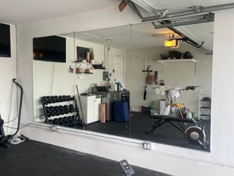 Clear and Tough Gym Mirrors That Last